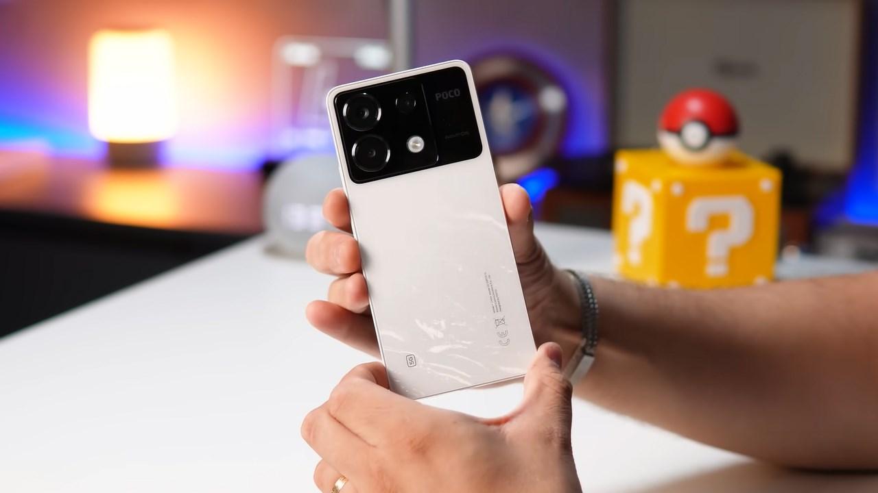 POCO X6 5G có phần viền camera lớn hơn so với Redmi Note 13 Pro 5G