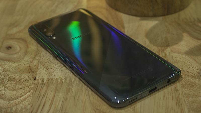 Thiết kế mặt lưng Samsung Galaxy A50s