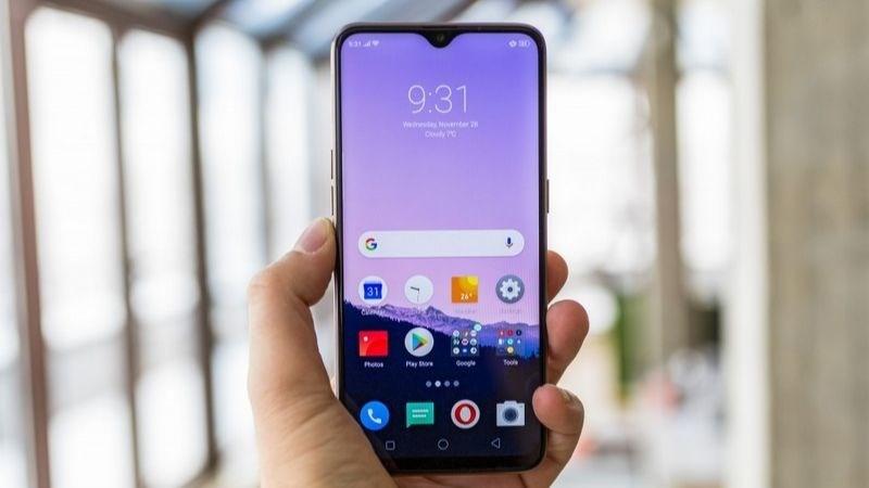 Th&ocirc;ng số của Realme chưa đủ g&acirc;y ấn tượng với người mua.