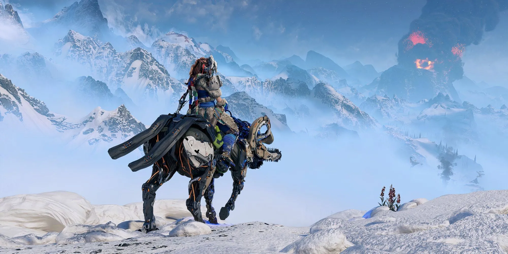 Aloy cưỡi robot Strider trong khu vực núi tuyết ở Horizon Zero Dawn