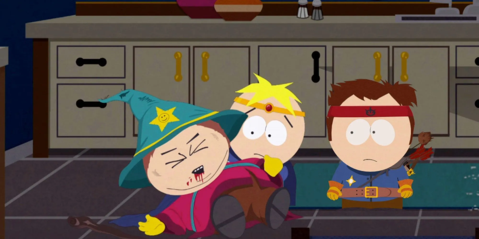 Cảnh trong South Park: The Stick of Truth với Butters và Stan đứng cạnh Cartman bị đánh bầm dập