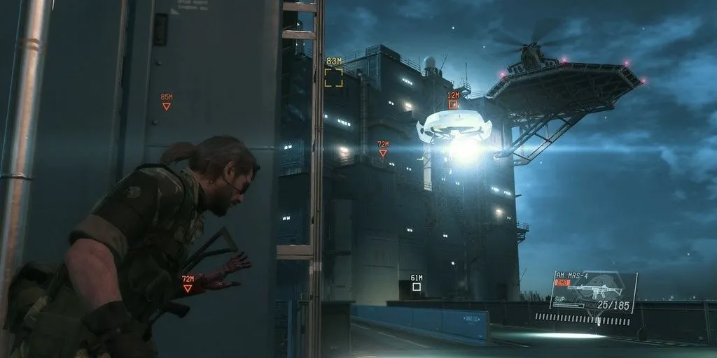Gameplay Big Boss trong game Metal Gear Solid V: The Phantom Pain.
