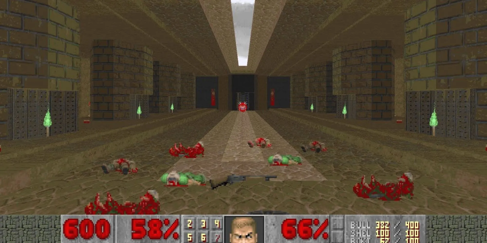 Gameplay cổ điển của Final Doom, hiển thị Doomguy đối đầu với quỷ trong môi trường chật hẹp