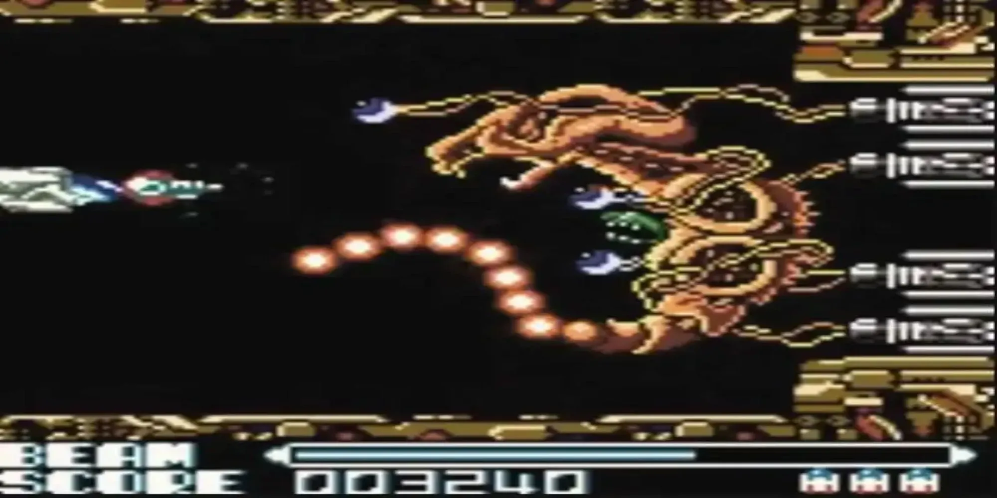 Giao diện chiến đấu trong game R-Type DX trên Game Boy Color