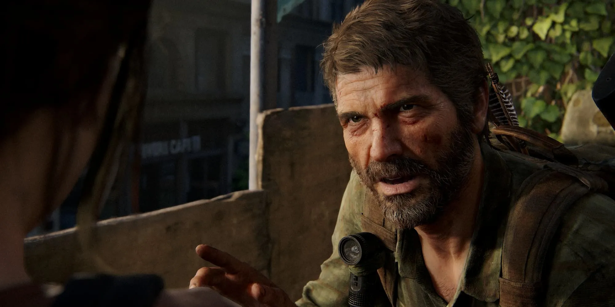 Joel đang khiển trách Ellie trong The Last of Us Part 1 với đồ họa nâng cấp trên PS5