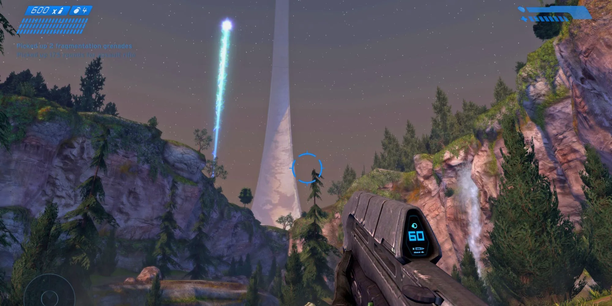 Master Chief trong cảnh chiến đấu từ game Halo: Combat Evolved (2001), tựa game bắn súng góc nhìn thứ nhất đột phá trên console Xbox gốc.