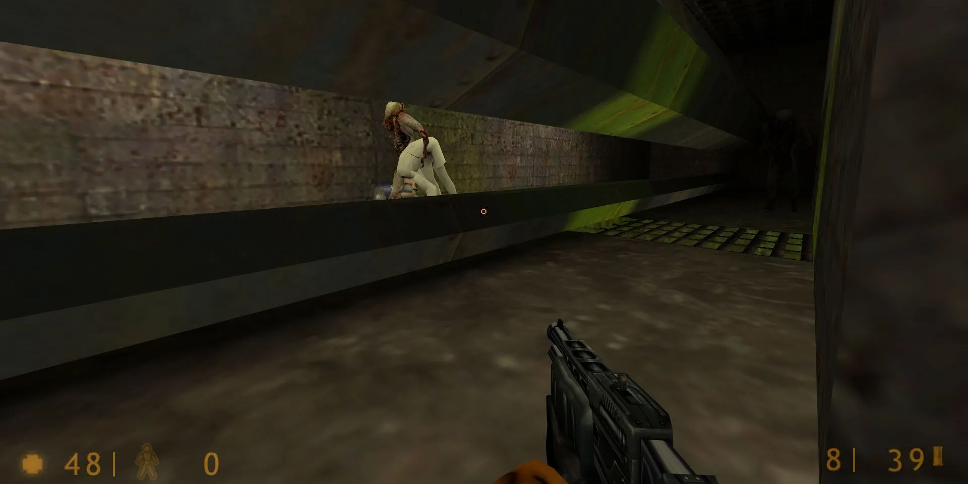 Một cảnh chiến đấu trong Half-Life Uplink, phiên bản demo của tựa game bắn súng kinh điển