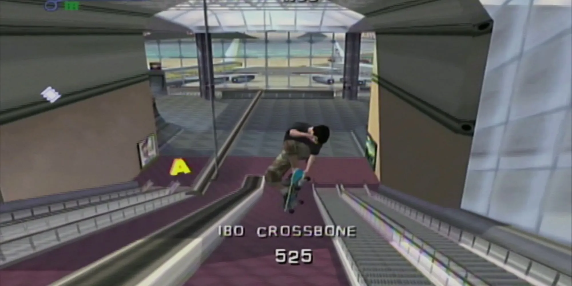 Nhân vật Tony Hawk thực hiện cú trick tại màn chơi sân bay trong game THPS3