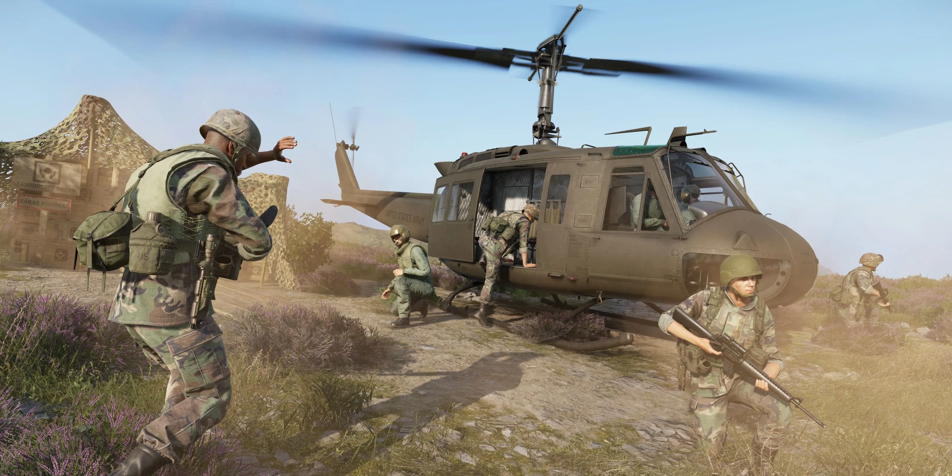 Trực thăng UH-1H trong ARMA Reforger, tựa game chiến thuật hỗ trợ crossplay thành công