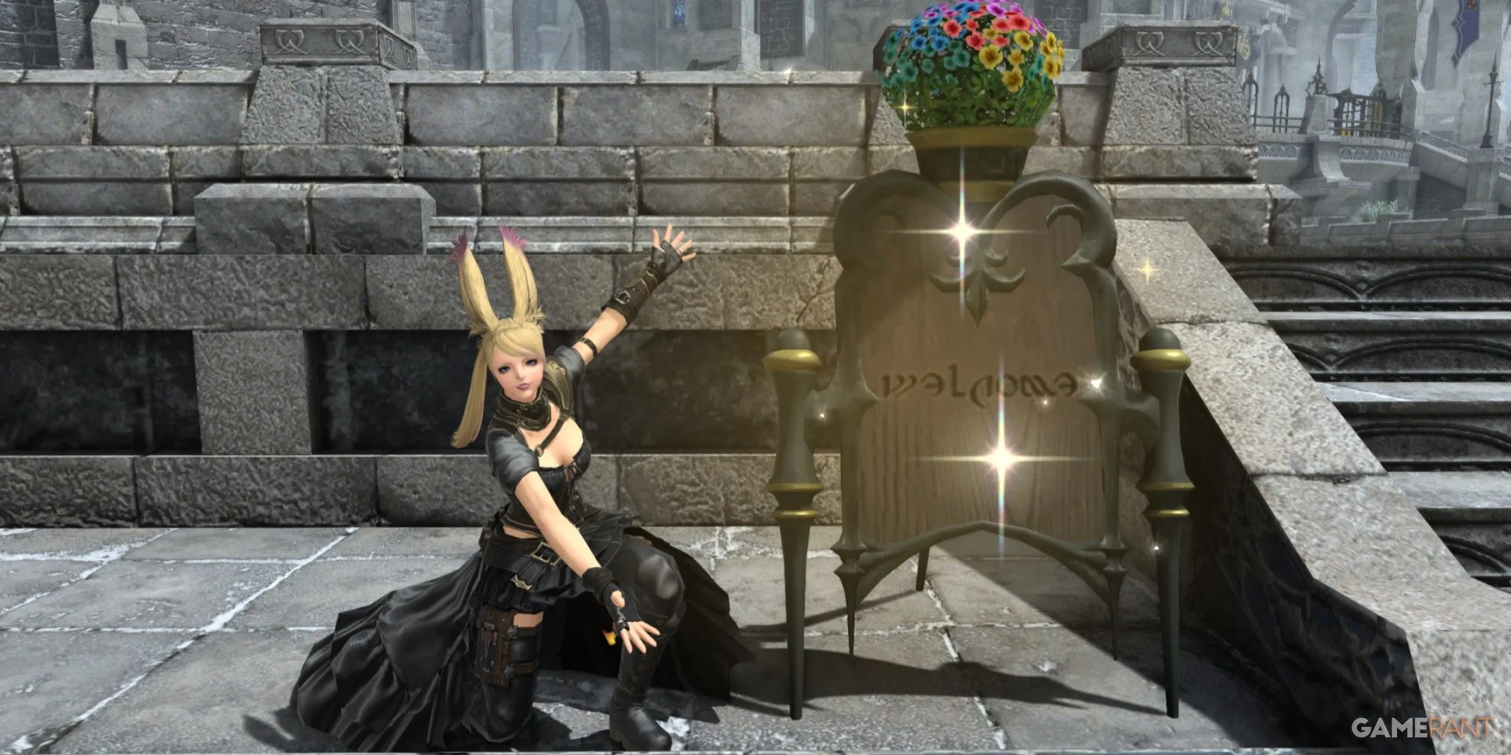 Một game thủ Final Fantasy 14 trước bảng thông báo nhà ở, biểu tượng cho thế giới game sống động và những cập nhật liên tục.