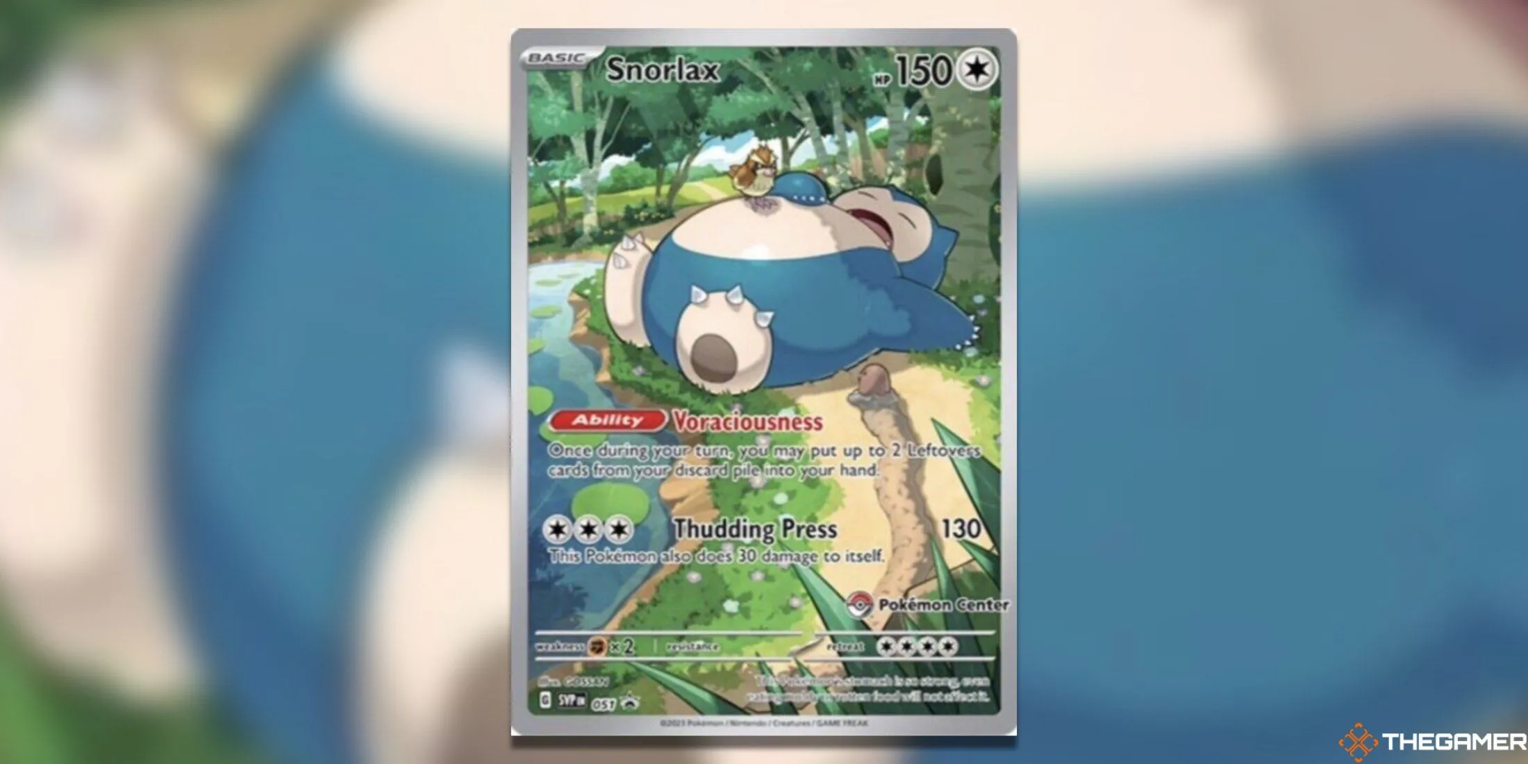 Thẻ Snorlax độc quyền Pokemon Center trong bộ 151 của Pokemon TCG Scarlet &amp; Violet, gợi nhớ ký ức.